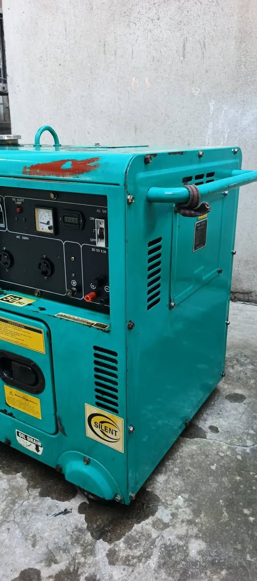 السلام عليكم  مولده كاز صندوك كاتم 25 امبير سلف فقط يعوزها باتري. عل فحص السعر 600 وبيها مجال  مكاني موصل حي الانتصار  *********** بي واتساب
