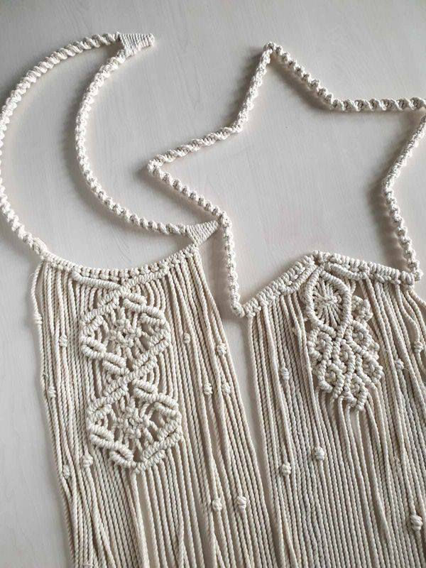 قطع مكرمية مصنوعة بعناية، بتصاميم مميزة تضيف دفء وأناقة لأي ركن في البيت.
اختاري القطعة اللي تناسب ذوقك، والتنفيذ يكون حسب الطلب وبأدق التفاصيل.
خلي لمسة رمضان أو ديكور بيتك مختلفة هالمرة.


**إذا كنت صاحب هذا الإعلان وتريد حذفه لأي سبب، رجاءا أرسل رسالة إلى الدعم الفني**