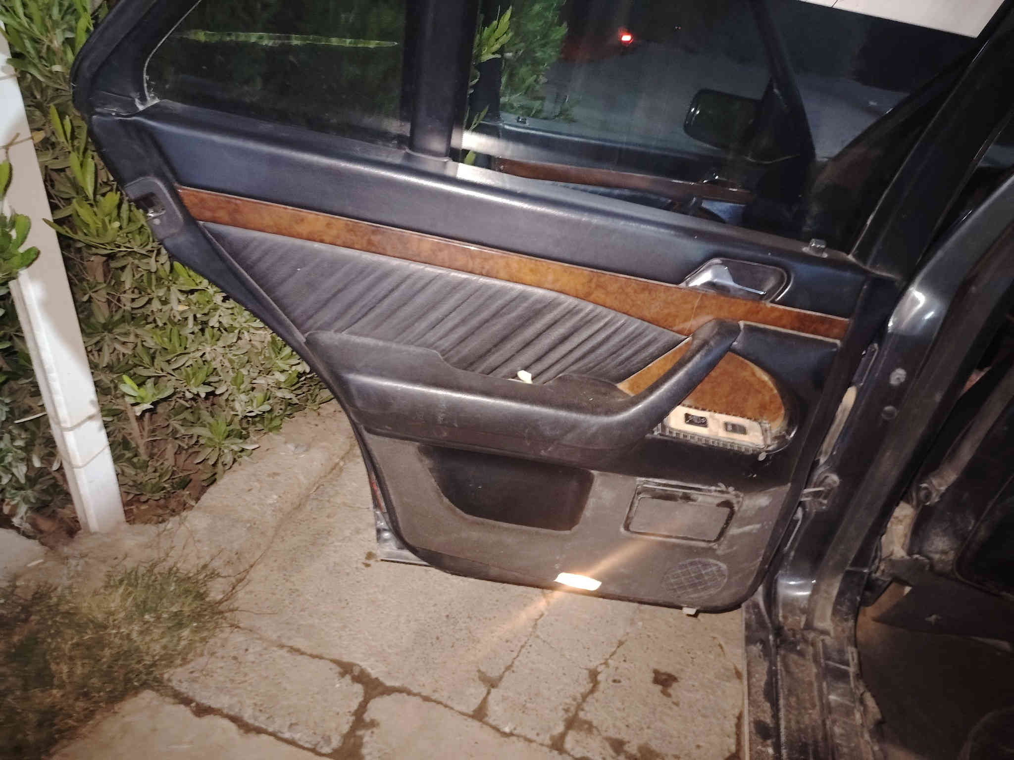 السلام عليكم مارسدس شبح موديل ١٩٩٦محرك ٢ اونص رقم الماني بيع اوامراوس حسب القناعه ٤٥ اوبيها مجال مكاني صلاح الدين الشرقاط للاستفسار الاتصال على الرقم ***********
