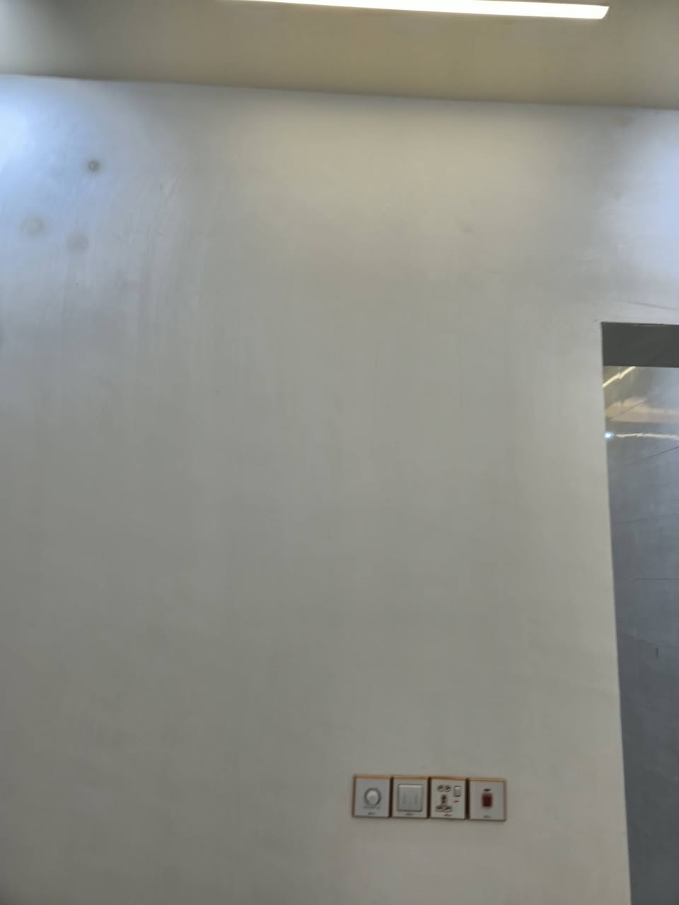 بيت جديد ١٠٠متر هستوه طالع منه الخلفه عسكري كبل خلف شارع السبيس خلف السوق بيت جناي بأسمي مداور ثاني يوم ***********
