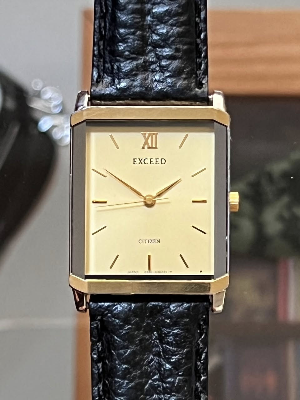 Citize Exceed Tank
القطر: 30mm*32
• الموديل: Exceed (الفئة الفاخرة).
• الحركة: كوارتز ياباني فائق الدقة.
• مقاومة الماء: Water Resist (مقاومة للرذاذ والاستخدام
اليومي).
• الحزام (Strap): جلد طبيعي فاخر ماركة BRADA السويسرية،
.(Swiss Made - Cuir Veritable) صناعة يدوية
• التصميم: هيكل مستطيل (Tank Design) بلمسة ذهبية
.(Two-tone) وفضية متداخلة
🔸للأستفسار أكثر عن القطعة يرجى التواصل خاص🔻


**إذا كنت صاحب هذا الإعلان وتريد حذفه لأي سبب، رجاءا أرسل رسالة إلى الدعم الفني**
