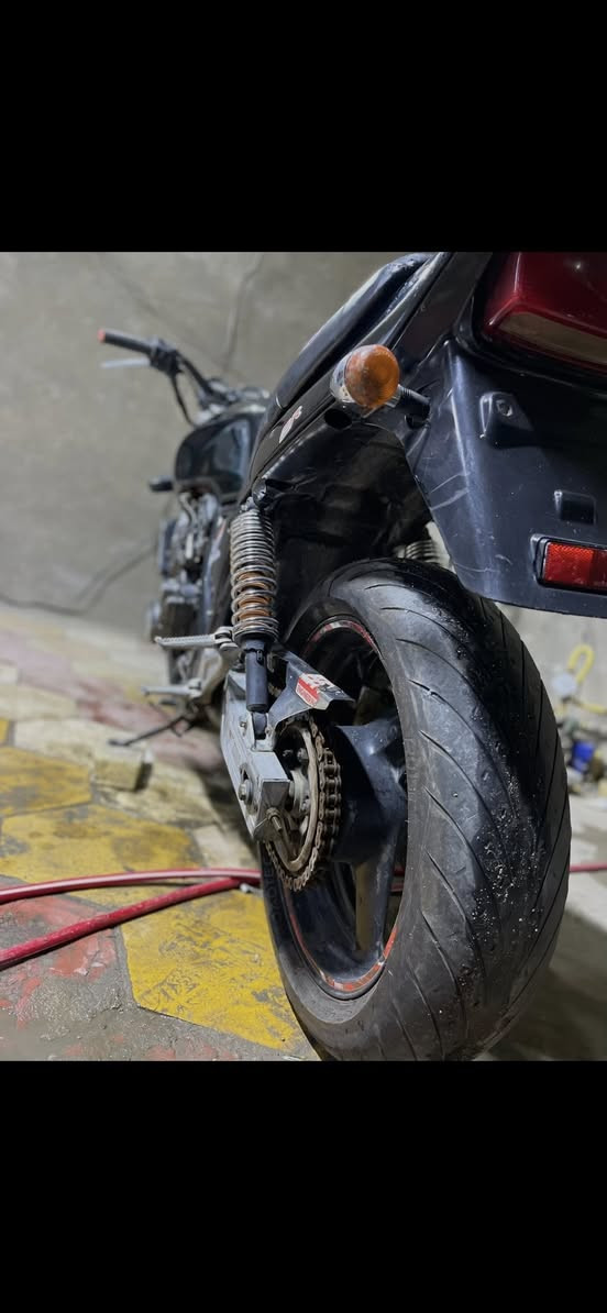 سيبي فور 400للبيع  كشر كلش نضيف محرك جيل اول معروف مابي اي صوت نكره بكل وقت دراجه خير من الله اوراق كامله تايرات جدد شرط شلعه معدل ترايك وين متريد دهن موتل جديد لاتبخير ولا تنقيص فصله نار باتري جديد شغل وطلع وين متريد السعر مليون ونص مكاني كربلاء حي النصر بيع فقط ماراوس الشراي يتصل ويدلل مامتواجد خاص ولا وتساب 
***********
