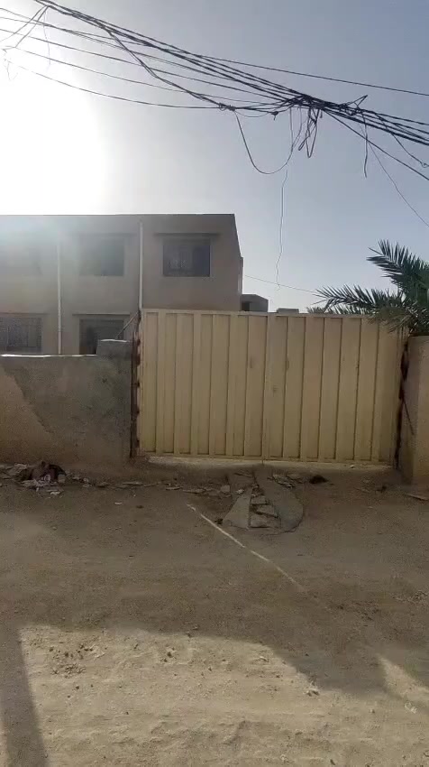 بيت 5 غرف نوم عن شارع الزوار ٧٥ متر يبعد عن الامام اربعه كيلو حقيقي
‏الهم صلي على محمد وال محمد سلام عليكم ‏ بيت مساحته ١٣٣ بلسند واقع حال140 متر نزال٢٠ واجهيه ٧وربع/  قريب الامام الحسين عليه السلام  ‏بيت جاهز للسكن  بيت بصف الركن يبعد عن الامام   5 دقايق بالسياره/كنطرة السلام/ الشبانات الاولى / مقابيل كاع محمد حلوه /بصف مدرسة الجوزاء او الزوراء/ بالباب مال المدرسه شارع عام 7متر/ شارع فرعي 6متر يبعد عن الشارع مال الزوار  75 متر/ كل الخدمات متوفره مي، مجاري، خط ذهبي/، ماعدا  التبليط ماكو/  الشارع سبيس  ‏مواصفات البيت: البيت طابقين ‏الطابق الاول: طارمه/ وتواليت خارجي/  واستقبال جبيره / وصاله جبيره/ ومطبخ  وغرفتين نوم وحده كامله وثانيه مكامله بس نقص سيراميك وبورك والسگف صب كونكريت/ الطابق الثاني//  3 غرف نوم كبار /  وسطح اول / وسطح ثاني/  وهم صب كونكريت + الطابق الاول بلوك والطابق الثاني فرمستون ‏ سند:  25  قرار محكمه من صاحب العقار مباشر  ‏ واني صاحب البيت مو دلال*********** بي واتس آب 
الطابق الاول بناء  عشر سنين والطابق الثاني بناء ٣ سنوات 
ومشمول بقرار التطويب الجديد
