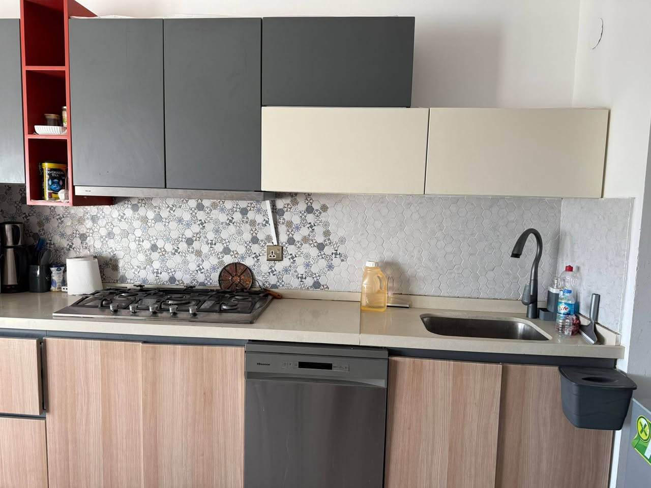 كاونتر للبيع خشب أم دي إف مع الطباخ فقط سعرة ٣٥٠ قفل  الشراي يتصل على هذا الرقم ‏‏‪***********‬‏ بي واتس
