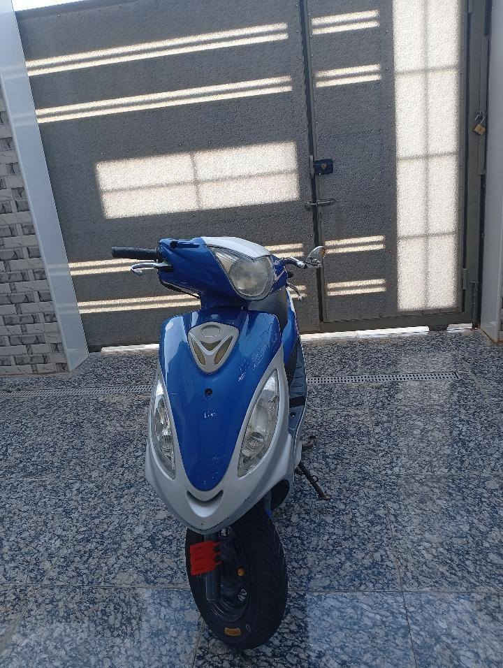 السلام عليكم كامكو ف تو مديل 2013 
مامفتوحه افحص ع راحتك مكاني شطره السعر 700 وبيها مجال رقم: 078 243 77717
