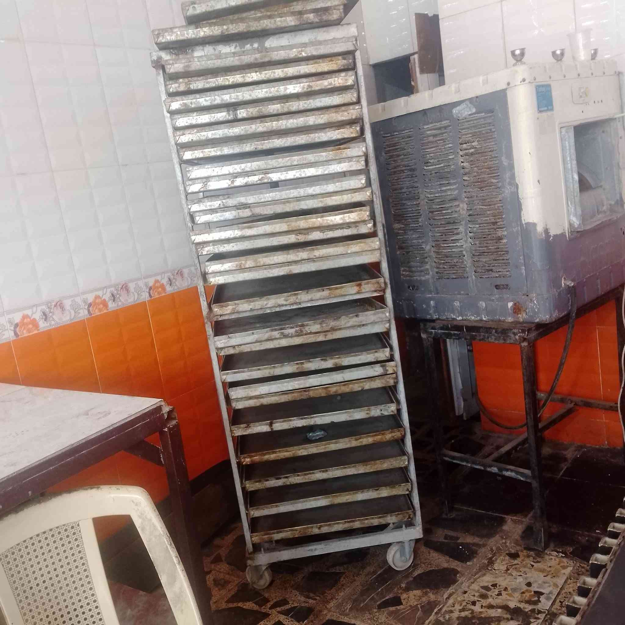 السلام عليكم عرباين للبيع المكان شارع المسبح بغداد الجديده ***********
