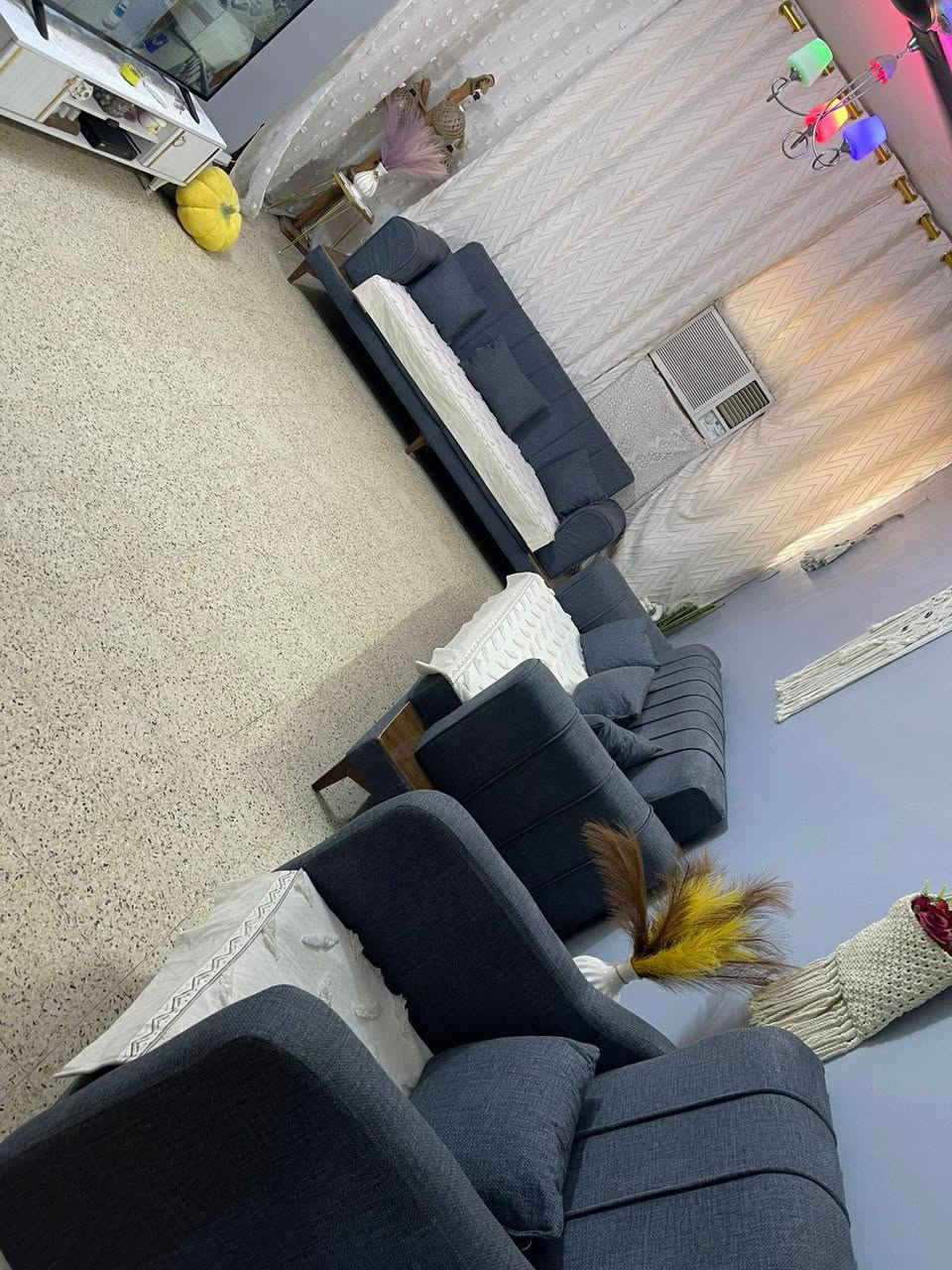 السلام عليكم 
غراض للبيع مستعجل 
*********** للاستفسار
تخم وطبلات 8كوشات 500 الف
جرابي 2ب75
اركنديشن ب300 الوادي 
المرايه ب30 الف 
تلفزيون 150 الف
مجمده 100 الف
طبله جام ب30 الف 
ميز طعام ب60 الف 
مستعجل ع بيعه
