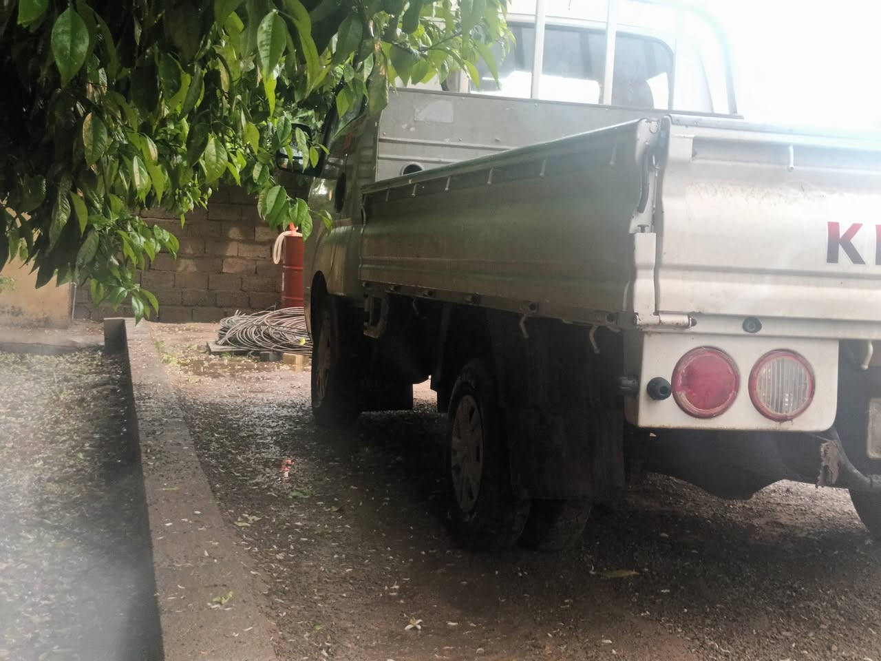 اسلام وعليكم كيا حمل للبيع رقم صلاح الدين ابلادي 
كير محرك مكفول بس بيها طخا بلباب عكس السايق
موديل ٢٠١٢.    ***********
