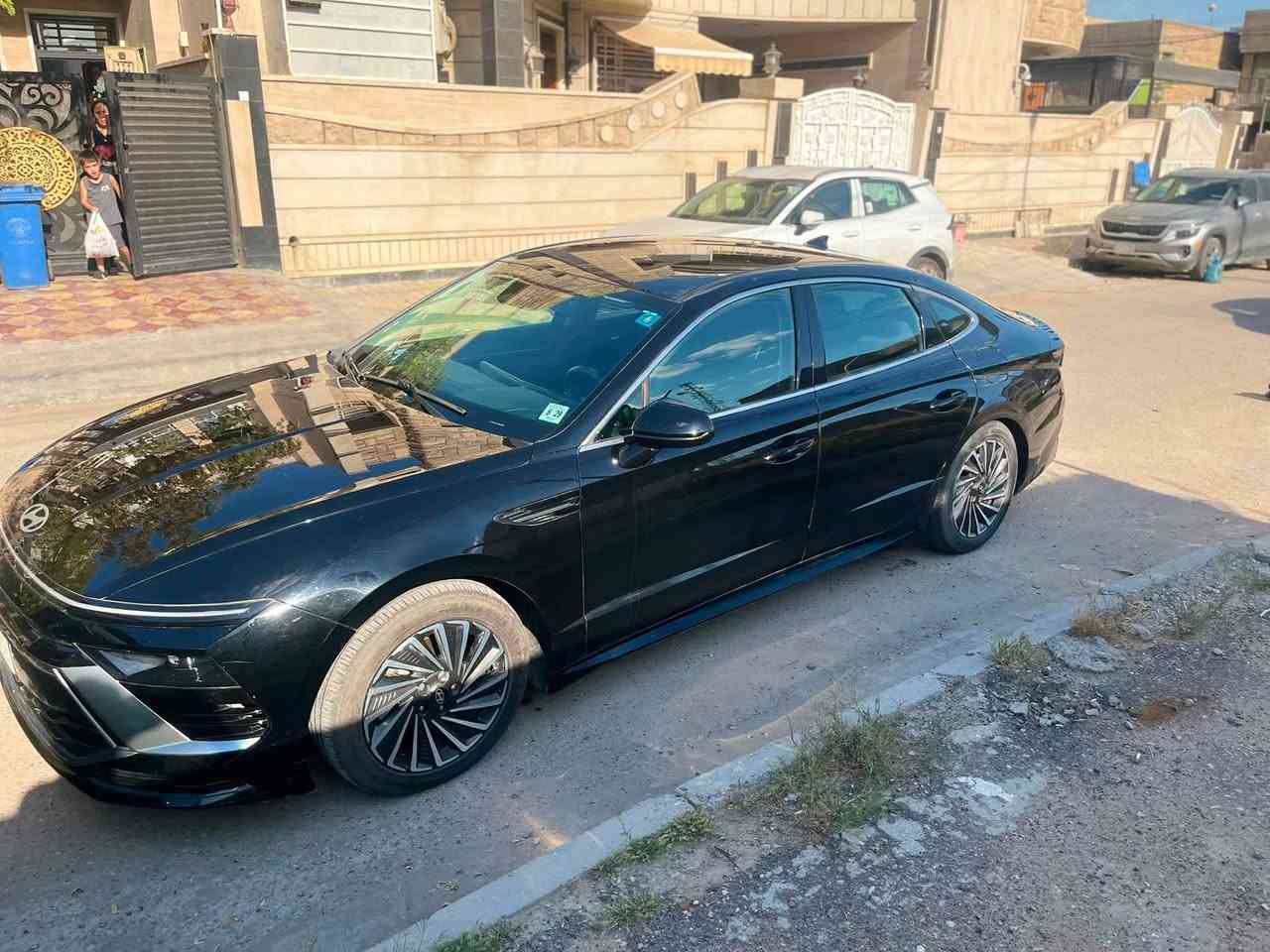 سوناتا هايبرد 2024 بدون ايرباك
السلام عليكم 
سوناتا هايبرد 2024 حادث موضح بالصور بدون ايرباك ماشية 40000كم 
المواصفات 
رادار امامي وخلفي 
نقطة عمياء 
تبريد قطعتين
شاشة متصلة 
كشنات كهرباء 
وباقي المواصفات مال sel معروفة
السعر المطلوب 17500$ وبيها مجال 
للتواصل واتساب ***********
