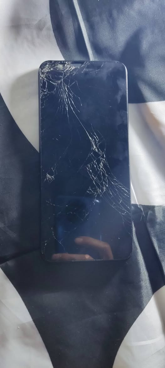 سلام عليكم للبيع جهاز Redmi 10C
جهاز ما مفتوح يراد تبديل شاشه فقط 
ذاكره64 رام4 ادفع سعر عجبني ابيعك 
***********
