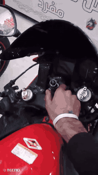 سلام عليكم شباب دراجه للبيع امفوراي كله بلاد دراجه كفاله عامه  دراجه(٢٠٠٤)مكينته مالعوب بيه تجي وشوف بعينك واي تفاصيل تصال علا رقم ‭٠٧٧٥ ٤١٥ ٥٠٩٨‬) عماره😇
