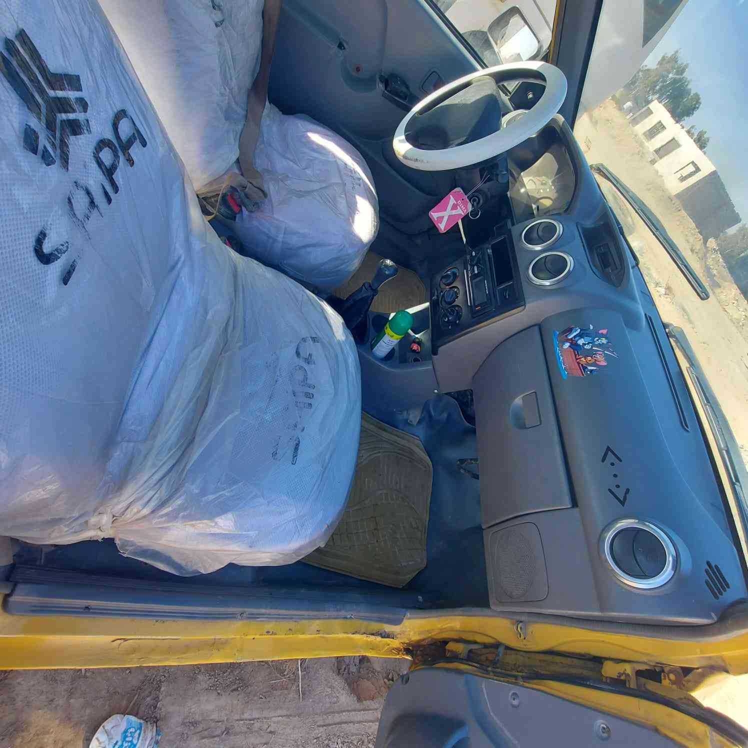 السلام عليكم سياراه سايبه للبيع موديل ١٣ رقم بغداد نكليزي باقي بس على استلام الوحات سيارهسنويه ٢٩ مصفره هيه وغرامات كير محرك شواصي شركه حداديه تمام سياره حلو اني اني مكلف بل نشر هاذه رقم راعي السياره تواصل ويا مكان السياره كربلاء ***********
