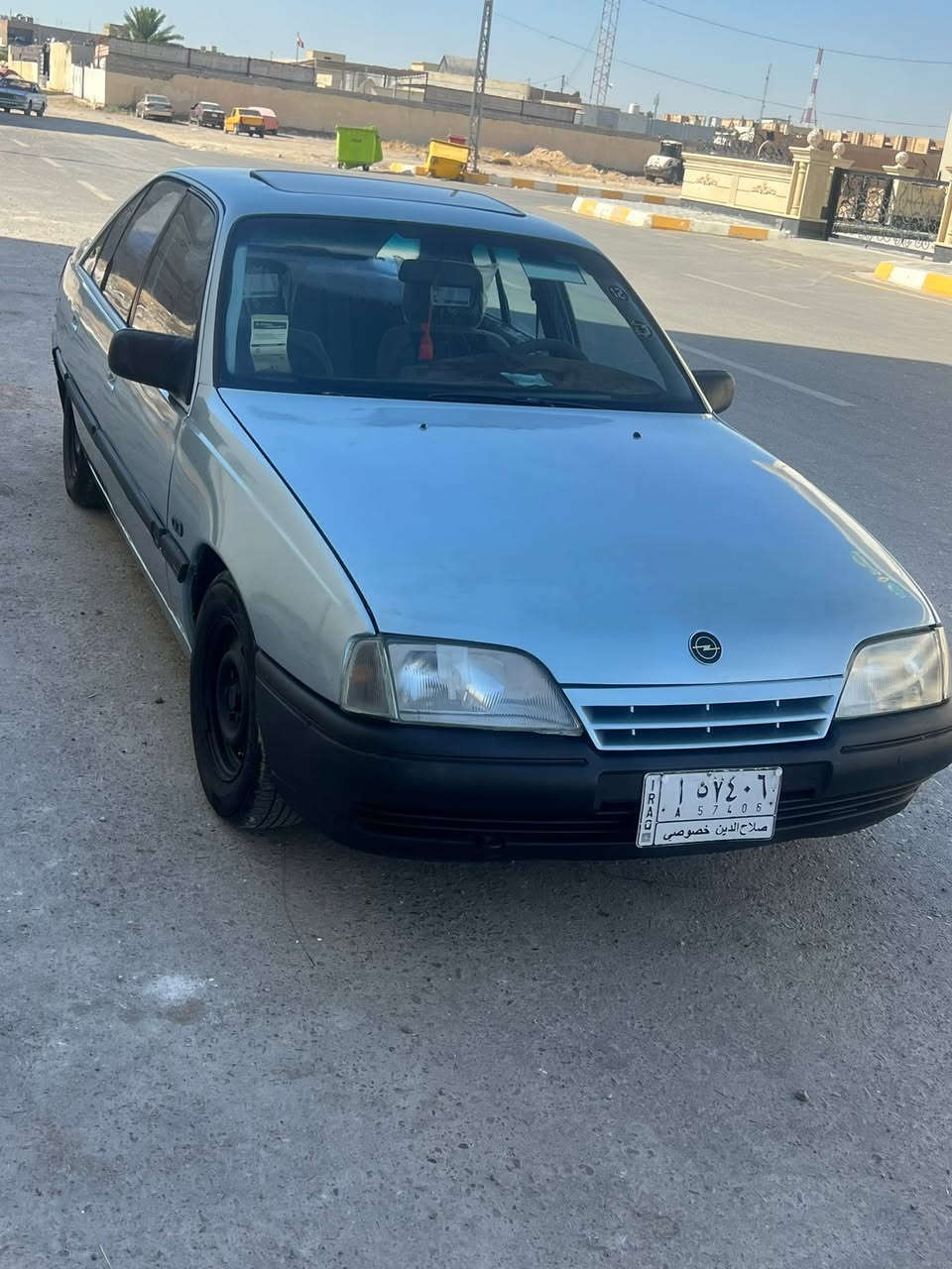 السلام عليكم … الحلال للبيع 
اوبل اوميكا.  بسعر مناسب28  وبيه مجال 
محرك 2000 المرغوب نوزل شرط مال كصه 
كير اوتماتيك. شرط.  بدون عيب 
صدر. امامي خلفي جديد. تخم تاير جديد 
بور ستيرن. ومشط كله شرط 
لايت بكلايت اصليه وكله شغال. 
سلايت وداخل وسقفيها كله جديد 
محرك /كير / صدر/تخم / تاير /كله شرط كهربيات كله شغال
السياره جاهزه متصرف عليه كلشي 
السياره مصبوغه عام بدون ضربه بدون معجون شرط الفحص رقم صلاح الدين الماني سنويه عضم عاج شرط التحويل. مكان السياره تكريت القادسيه رقم 
***********.  بسعر 28   وبيها مجال
