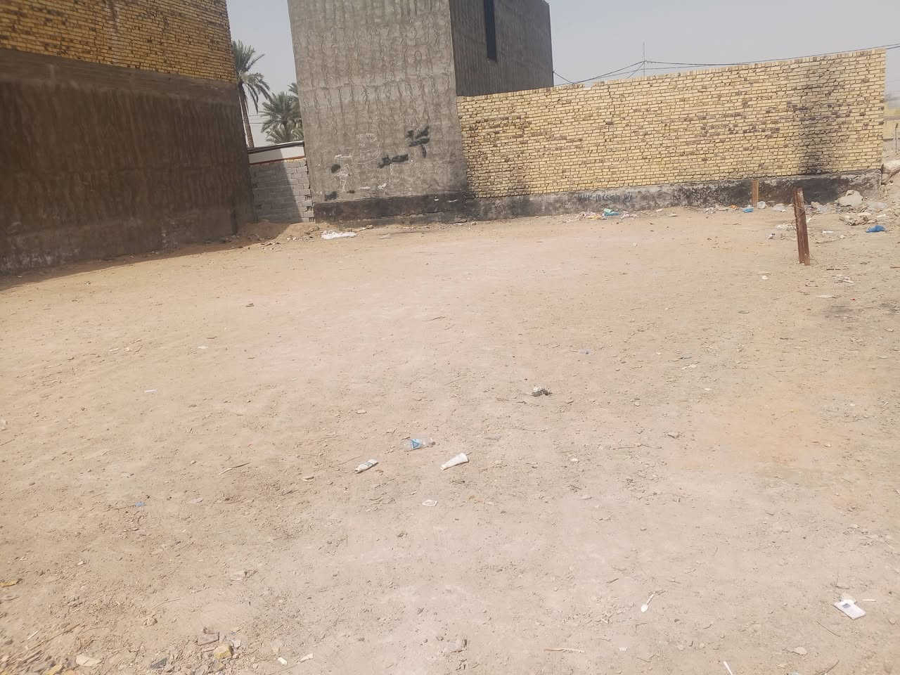 سلام عليكم قطعه مساحة ٣٠٠م قرب شارع ١٠٠ تبعد عن شارع ٨٠متر كافت الخدمات موجوده  الاستفسار على هذا رقم ***********  مدفونة سبيس السعر ١٠٠مليون وبيهه مجال مرجعت مكتب بهاء الجشعمي قرب جسر المشات شارع ١٠٠
