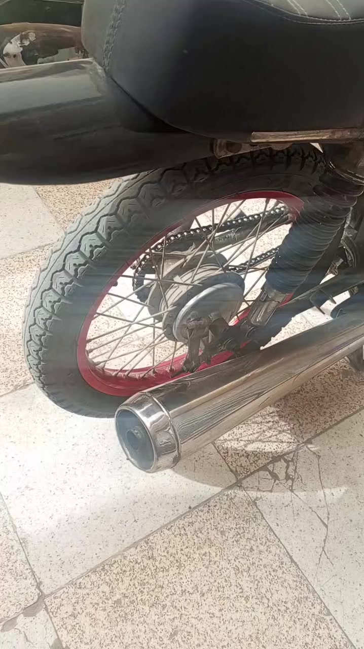 سلام عليكم دراجة أدوات برفاز بلادي المكينه مفتوح بوش وكور دراجة نضيف كلش الدراجه شرط شلع ومعدل وفصله المكينه بيه صوت لو فيلس لو جسر ابيع بدون سبايدر مكان ناصريه مركز السعر (430)رقمي (***********)
