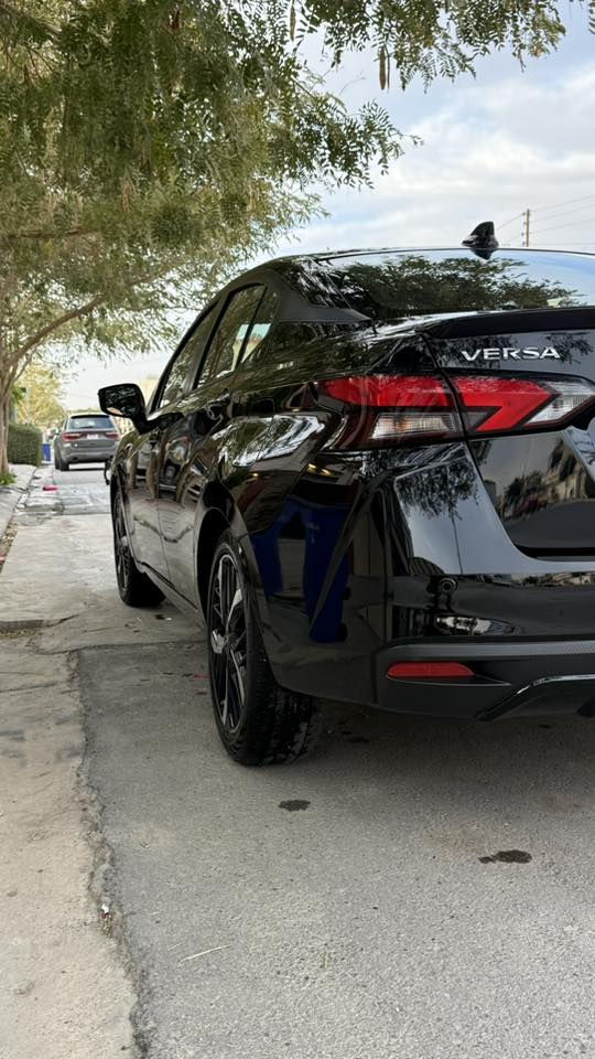 نيسان فيرسا 2024 SR
اعلى فئة حادثها موضح بالصور 
ماشية 14 الف ميل 
رادارات 360 تنبيه الخروج عن المسار 
تبريد شاشة 
شاحن واير لس 
لد و عدسات 
مكان السيارة كركوك 
السعر 127 ورقة و بيها مجال 
***********
