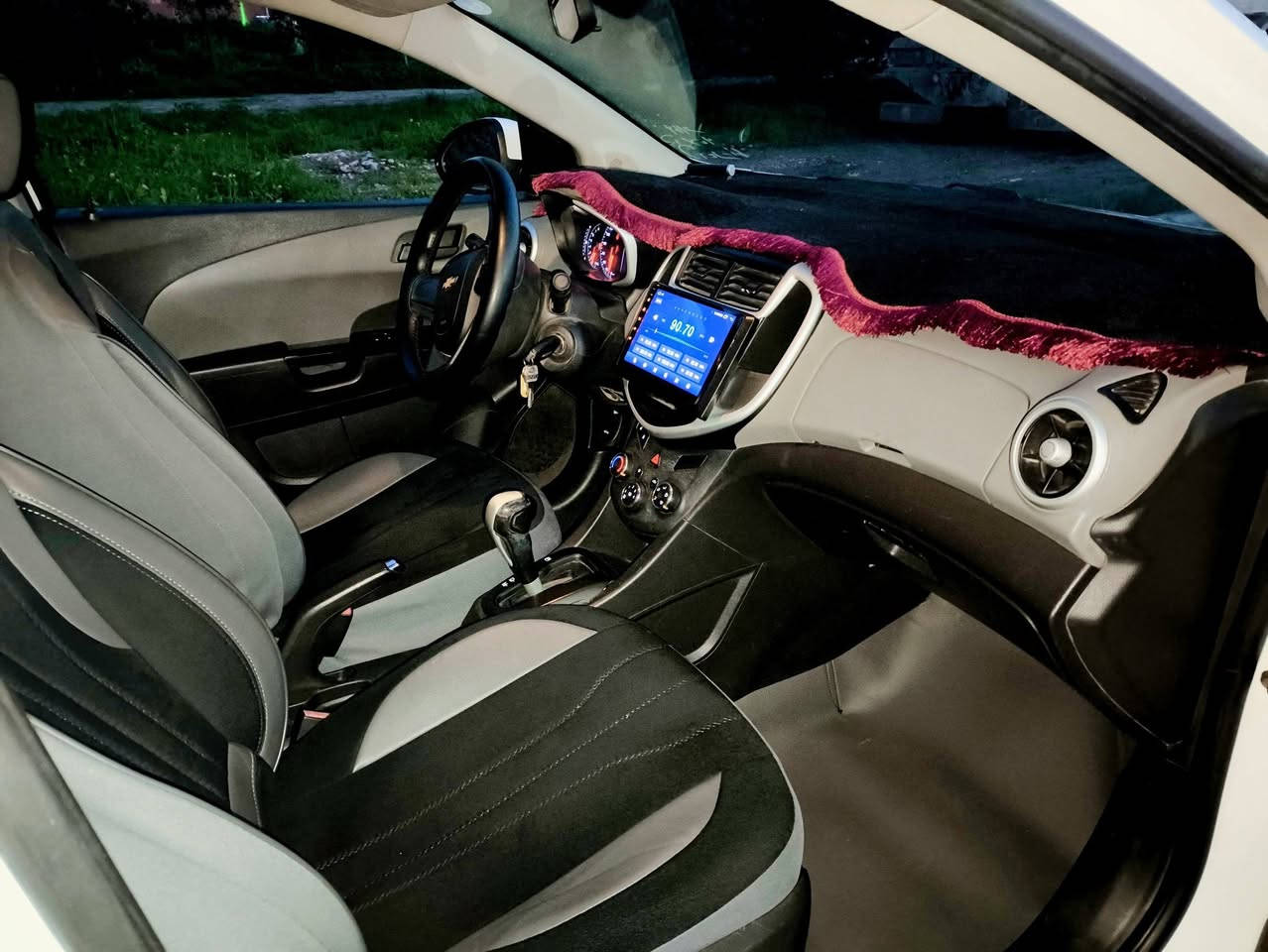 ئەڤیۆ 2019  خەلیجی تۆماتیک سپی بەفری 
گێڕ و مەکینە و تەبرید بەشەرت
وەکالەو تەحویل و  غەڕامە بەشەرت‌ بەناو خۆمە
ڕەقەمی  نوێیە  و سەنەوی تا 6/ 2029 
 مواسەفات: 
 مەکینە گەورە و  ABS و تەعدیل سوڕعە و دژە خلیسک و   وگێڕتۆماتیک و  سوکان ڤۆلیۆم  و چوارجام کارەبا و  کوشن هیتەر  و قفڵ مەرکەزی  ...
ڕەقەم هەولێرە و لەشاری هەولێرە 
هیچ سبوغ و لێدانی نیە تەنها هەندێک   ساردەکوتی  بچووکی هەیە ....
بێ مەسرەف و بێ تەقەو ڕەقە ،بەشەرت و چوار تایەی تازەی لەژێردان و سپێری دانەبەزیوە و  سەیارەکە هی دەستە..
سعری 85 وەرەقە و مەجالێکی کەم

***********
