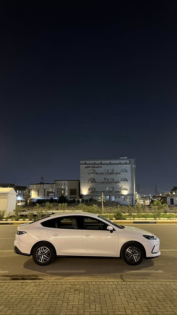 سلام ؏ـليكم   بي واي دي سيل ٥  السيارة كفالة عامة من كلشي ام الويل كب داخل ابيض جلد رقم بصرة بأسمي ماشي ٤٠٠٠ 
ب ١٢٤ وبيها مجال بسيط 
للاستفسار 
***********
ما متواجد ع الفيس 🤍
