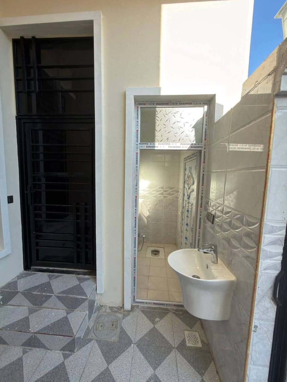 مشتمل للبيع المساحه ١٠٠ متر الواجه ٥في ٢٠ الجغيفي الثانيه كاع الحلابسه طابو زراعي بجر ٢ طابق الأرضي ١ الطابق الثاني غرفه سويت مع الصحيات صاله كبيره فول الفول باسم شخص تحويل مباشر قرب أسواق جنه اتصال *********** اسيا كورك *********** اسماعيل الجميلي مكتب المنار للعقار عبورالجسر الجغيفي الثانيه
