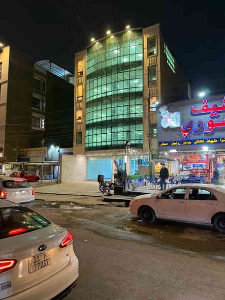 الايجار.    او للبيع.      بنايه تجاريه.  5 طوابق مع سرداب 

بنايه جديده. تصلح ان يكون مول او مشفى او اي اشي ثاني 

لاستفسار اكثر. لاتصال على رقم التالي او مراسله الصفحه 

***********

  واتساب ***********
