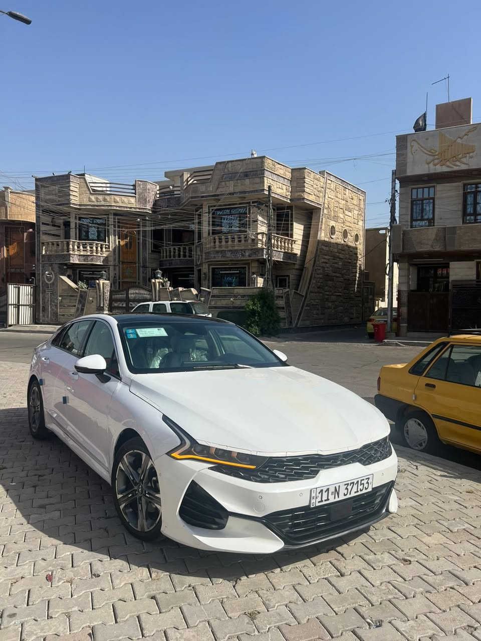 سلام عليكم 

للبيع او المراوس 

سيارة كي فايف 2022

فول مواصفات للاخير 

كاميرة 360
صقف بانوراما طكتين 
تحكم منحدرات 
مستشعر وقوف  
مقاعد كهرباء
مقاعد تدفئة تبريد 
مثبت سرعة
مري قلاب عند الرجوع 
مري شفط
نضام ترحيب
شاشة كبيرة
كارب بلاي 
أندوريد 
مراقبة النقط العمياء 
تحكم تلقائي في درجة الحرارة 
عدسات ليد امامي 
تشغيل عن بعد 
شاحن لا سلكي 
وقوف ذاتي 
سايد بريك كهربائي 
4وضعيات قيادة
مثبت سرعة 
تبريد خلفي 
قفل امان للطفال 
نضام منع التزحلق 
جامات اربعة اوتو 
كشنات جلد لون فستقي 

ماشية70 ميل 
مكينة :1600

السعر :175
او بيهة مجال 

اتصال:***********
او وتساب
