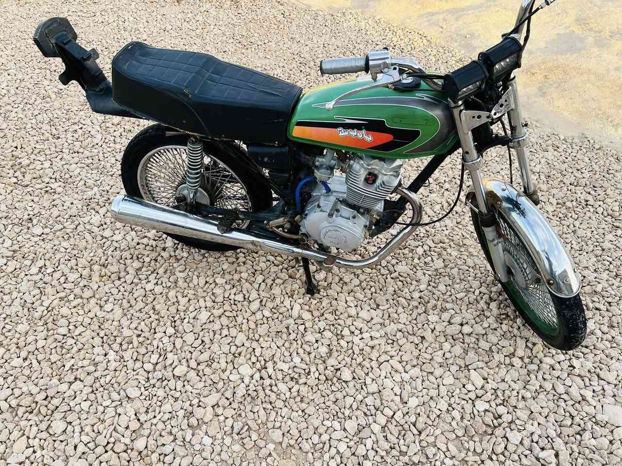 السلام عليكم البيع اصولي موديل 15 السعر التصال برقم ***********
