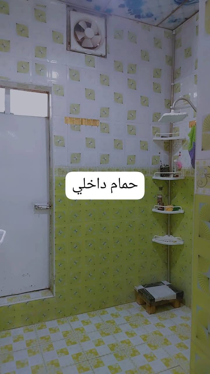 السلام عليكم عندي بيت طابو زراعي بابو الخصيب حي الجوادين الثانيه المساحه 150 طابقين طابق الثاني مال كامل غرفتين جوه مساحه الغرف 5 × 4 صاله مساحه الصاله 7 × ثلاثه وربع ومطبخ حمام داخلي كراج صحيات خارجيه ديوان معتزل وصحيات للديوان طول الديوان 5 في اربعه طبق ثاني غرفتين هيكل بدون سقف ولا لباخ البيت صبه  كونكريت سعر 73 وبيه مجال
للاستفسار : ***********
