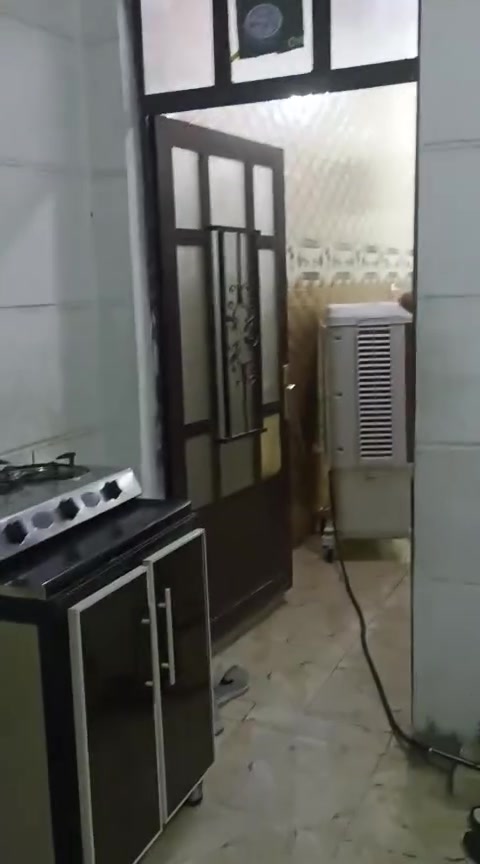 السلام عليكم من رخصت الادمن بيت🏠 جديد الايجار 300الف يتكون من غرفتين نوم وستقبال وصاله ومطبخ ومخزن طعام وطرمه كبيره بيت كامل 
الاستفسار رقم واتس اب ***********📲
