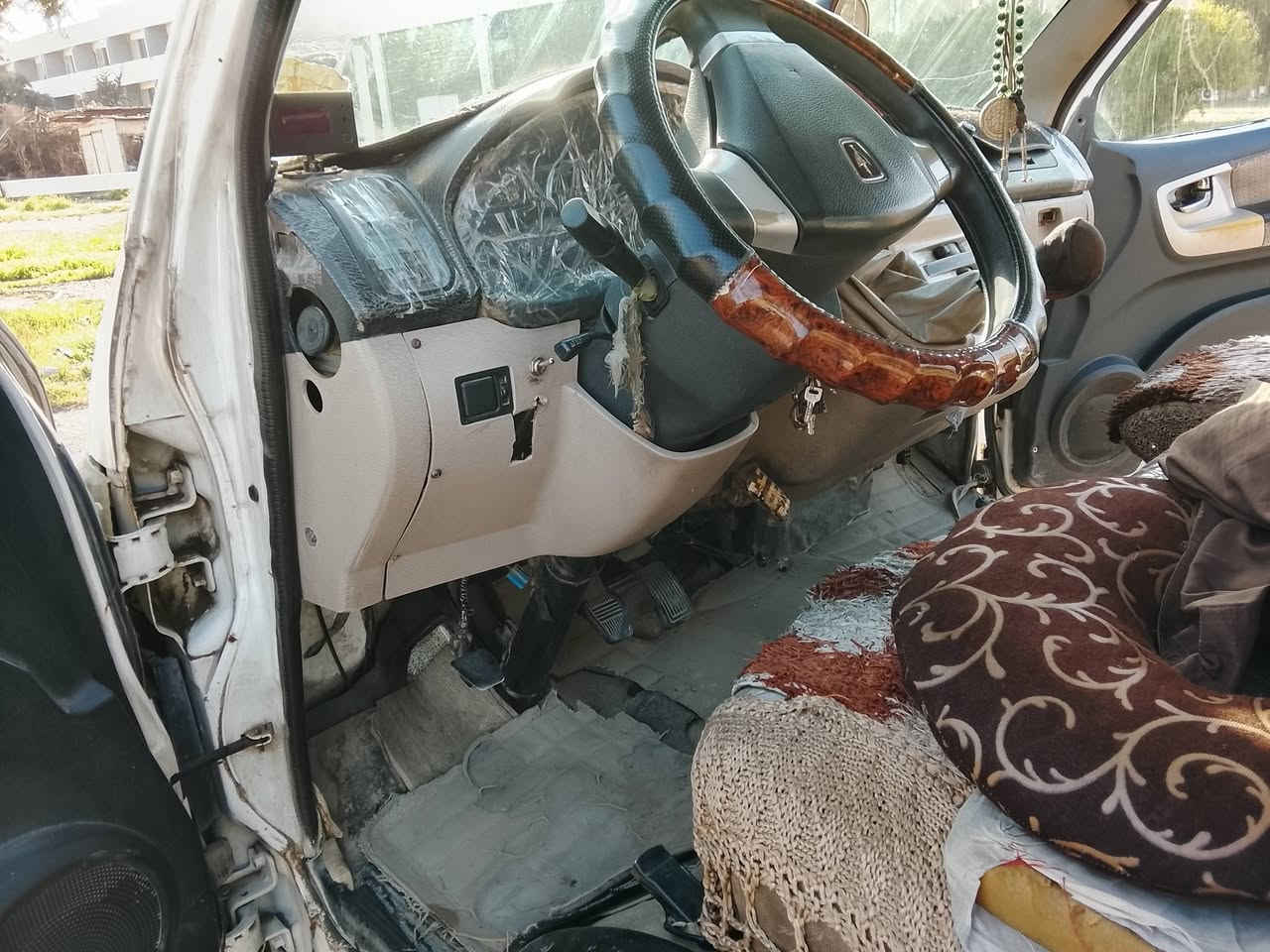 السلام عليكم جمبي ناصي 2014 بلادي بدون صبغ عدا ملاحظات بسيطة مكينه كير مكفولات تخم تاير جديد صدر جديد كهربائيات شغاله غرفة كاعية نضيفة السيارة خير من الله رقم بغداد بسمي ثاني يوم تحويل الاتصال على الرقم *********** ليث غير متواجد على الفيس مكلف بالنشر
