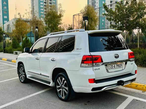 سعر257 
***********
للبيع لاند كروز موديل ٢٠١٠محدث٢٠٢١ كير محرك تبريد بشرط سنوية وهزه ورقم جديد مواصفات فول محرك ٦مصبوغة عام بدون دواخل سيارة جاهزه من الدعامية للدعامية مكان سليمانيه المنامة
