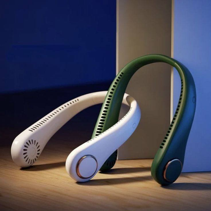 هذا المنتج عبارة عن مروحة رقبة محمولة بدون شفرات. 
تتميز المروحة بتصميم دوران مزدوج لتوزيع الهواء بشكل فعال.
تحتوي على 3 مستويات للسرعة.
تعمل عن طريق الشحن وتدوم البطارية لعدة ساعات.
تتميز بصوت هادئ بحد أقصى 36 ديسيبل.


**إذا كنت صاحب هذا الإعلان وتريد حذفه لأي سبب، رجاءا أرسل رسالة إلى الدعم الفني**