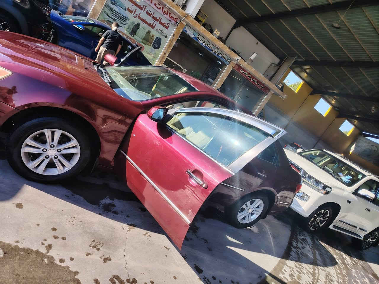 السلام عليكم ورحمة الله وبركاته سوناتا خليجي للبيع بسبب ظروف بيع سريع 95قفل  سيارة باسمي رقم انبار دولي مميز الاتصال ***********
