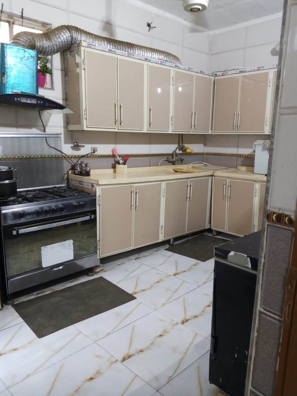 بيت لبيع قرب مدرست الجوهره المساحه ١٢٥متر يحتوي على غرفتان وصاله وستقبال وحمامات داخلي وخارجي السعر ٨٥قابل لتفاوض باقي التفاصيل واتساب ***********

