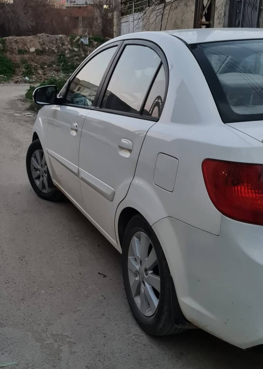 كيا ريو للبيع موديل ١٢ محرك ١٤ بيها صبغ بالداير الخلف فقط جهت النفر ورصعه اباب النفر واضحه ٥ ويل كب سعر اتصل ***********
