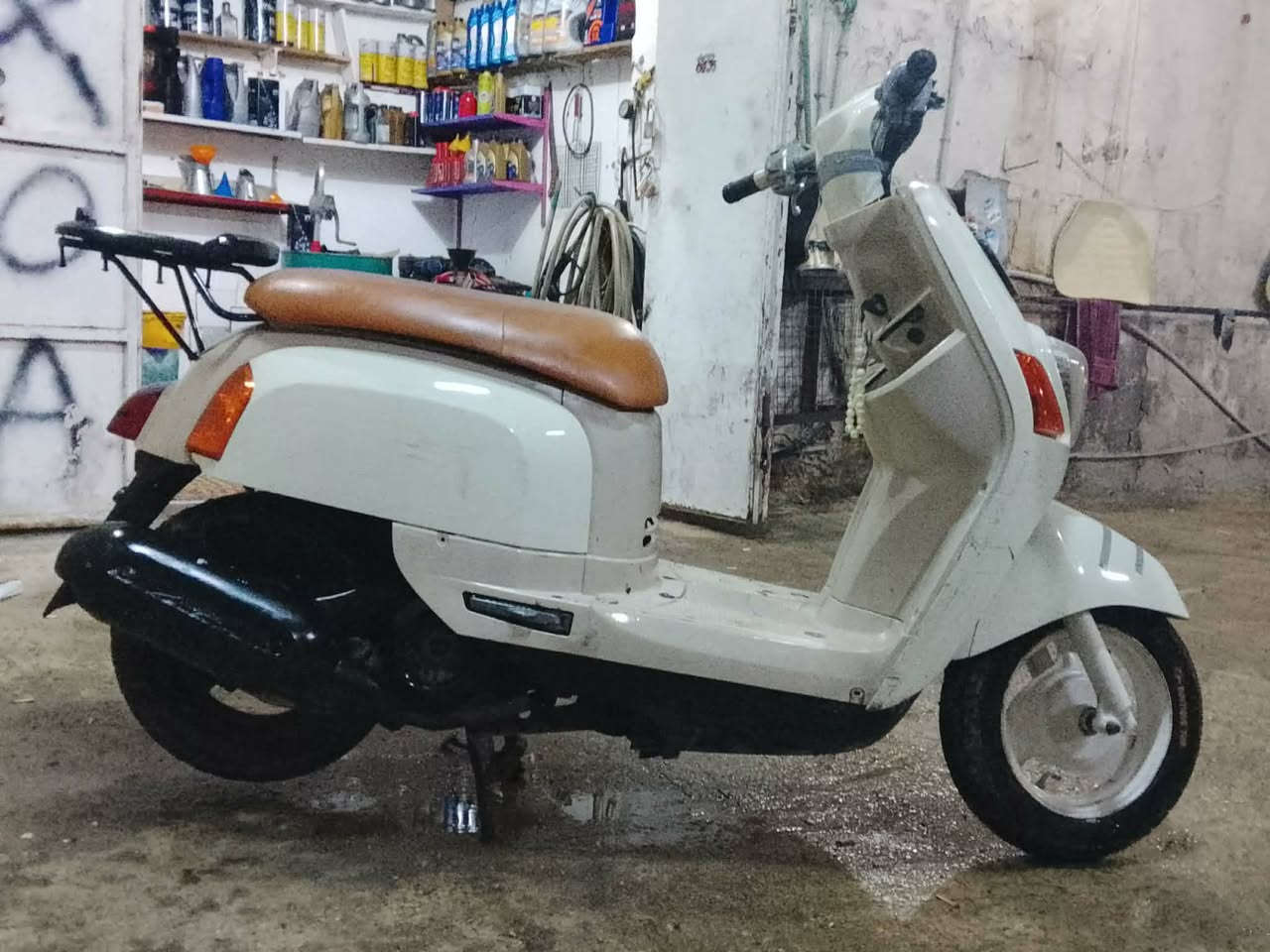 سلام عليكم بوليس البيع الدراجه نضيفه وكلشي ما بيهة شوفتك عينكم بس عوزه ترتيب شوي ما صارلهة هواي من جبتهة متوازي علا بيعتهة السعر 700 وبيهة مجال الستفسار علا هاذ الرقم المو شراي لا يتصل رجان ***********
