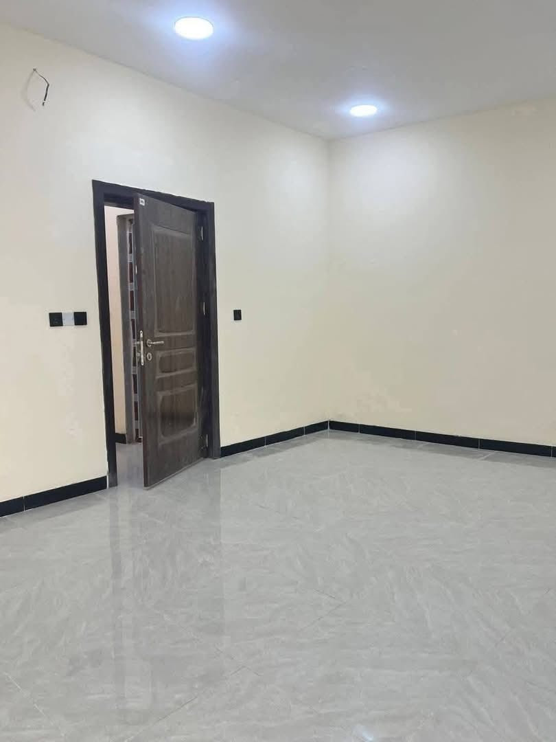 السلام عليكم
يعلن #مكتب_حمورابي _للعقار

تونات مساحة الواحد 100 متر للبيع واجهة 4 مدخلين

 كل دار يحتوي على هول صالة منور

 غرف نوم عدد3

مطبخ+خدمات عدد2

حي الجهاد ديوان المخابرات

للاستفسار ☎️*********** واتساب

نستقبل كافة العقارات مناطق حي الجهاد
