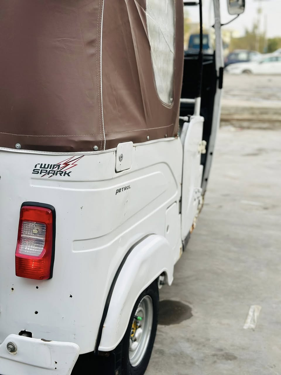 السلام عليكم 
2021 شهر ال 11  

كشر كفاله عدا هاي الطخه اليم السايد بريك 

مكينه كفاله حته من التفيلس 
رقم عربي هزه جديده  سنويه بسمي ابيع عقد مروري 

مكاني البياع 
***********
السعر اتصل وتدلل
