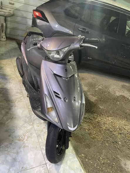 دراجة ادرس حديث ياباني. 
الدراجه ع وضع الشركة كفر كلة اصلي 
تايرات كشن قاعدة سيباية لايت زنون 
الدراجة ماعوزها برغي ذب عليها 

للاستفسار : 
{***********}
