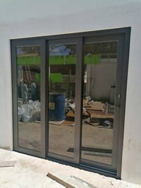 مو بس باب… إحنا نكمل شكل البيت كله 🔥 نوفرلكم أبواب وشبابيك ألمنيوم و P...