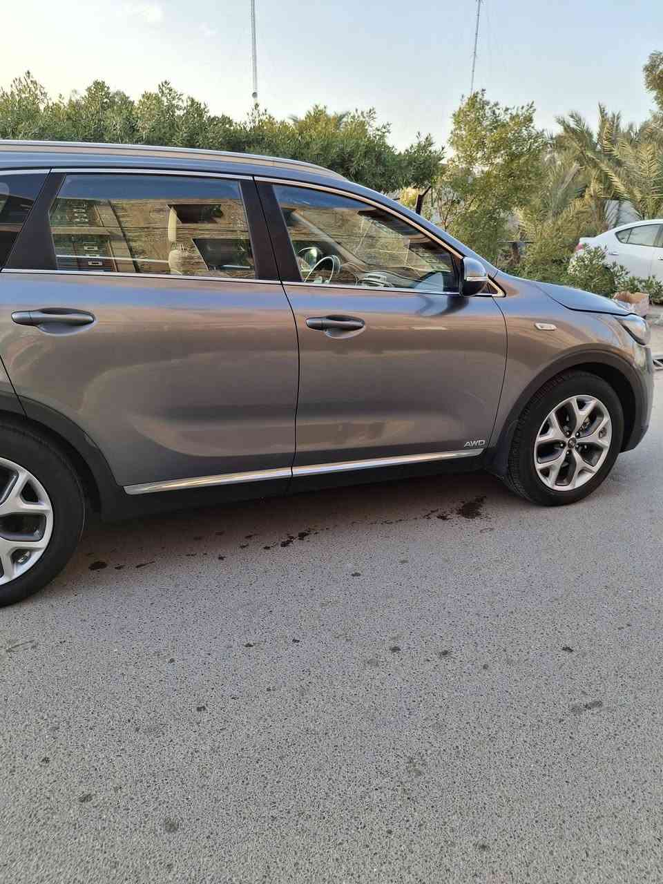 للبيع
كيا  سورنتو خليجي موديل 2015   شكل 2016 

خليجي  محرك  6  سلندر .  7 راكب  .  ثلاث  قطع تبريد 

رقم  بغداد انكليزي بأسمي  هزه ورقم جديد 

حساس خلفي .  تحكم  ستيرن جهتين  .  اشاير بالمري 

شاشه صغيره . و كامره . تبريد . تدفئه . شغال . بيه صبغ قطعتين 

سياره جاهزه ونظيفه داخل وخارج  

للبيع او مراوس حسب  القناعه  (  سعر  السياره   187  ) 

مكان السياره بغداد الكرخ  ***********
