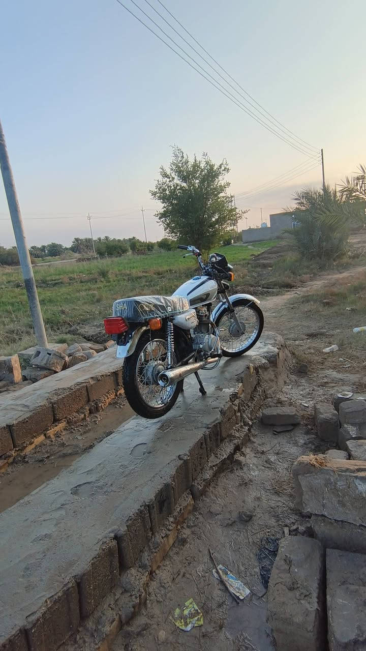 السلام عليكم دراجه شلامجه اصلي للبيع مفتوحه ولفات وبيه صوت مادري صارله هواي مامئثر عليه مكان شطره تعميره 25 شغاله كله لايتات اشاير بك لايت كله كامله دك هندر واطلع سعر خاص دراجه كلك كلك كلك كلك كلك ***********
