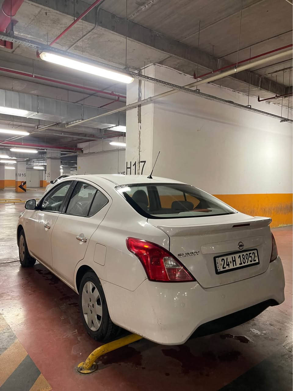 السلام عليكم 
نيسان سني 2022 مكفولة كفالة عامة من الصبغ والتعديل السيارة على وضع الشركة نظيفة ماينرادلها اي مصروف ماشية 69 الف كيلو وقابل للزيادة بيها كسر خفيف بالدعامية الامامية موجودة بالصور
السعر 125 وبيه مجال 
مكان السيارة موصل - دهوك
*********** دهوك, العراق
