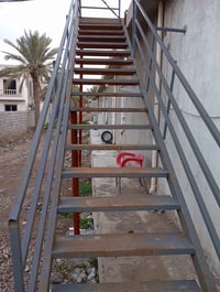 درج • حديد ثقيل • مشاهدة بالمكان