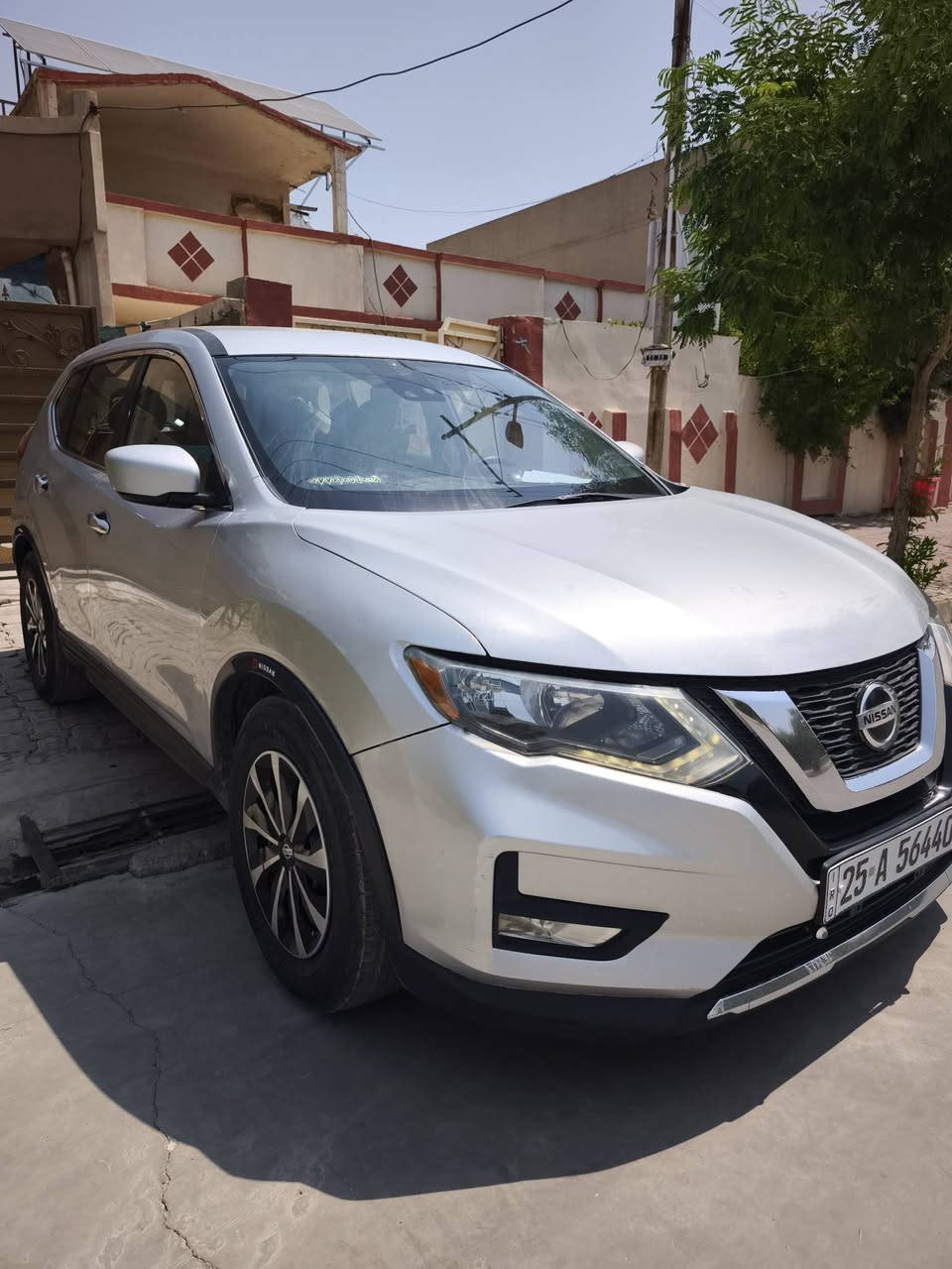 نيسان روج ٢٠١٨ محرك ٤ سلندر ٢٥٠٠ فئة s  
 بيها صبغ جامرلغ وبنيد بدون دواخل 
سنوية بأسمي،
 باتري ايسي ديلكو تايرات عليها ادامة كاملة 
مكينة وتفرعاتها جديدة صدر جديد اصلي 
مكاني  كركوك
 السعر١٣٥ وبيها مجال بسيط 
هاتف ***********
