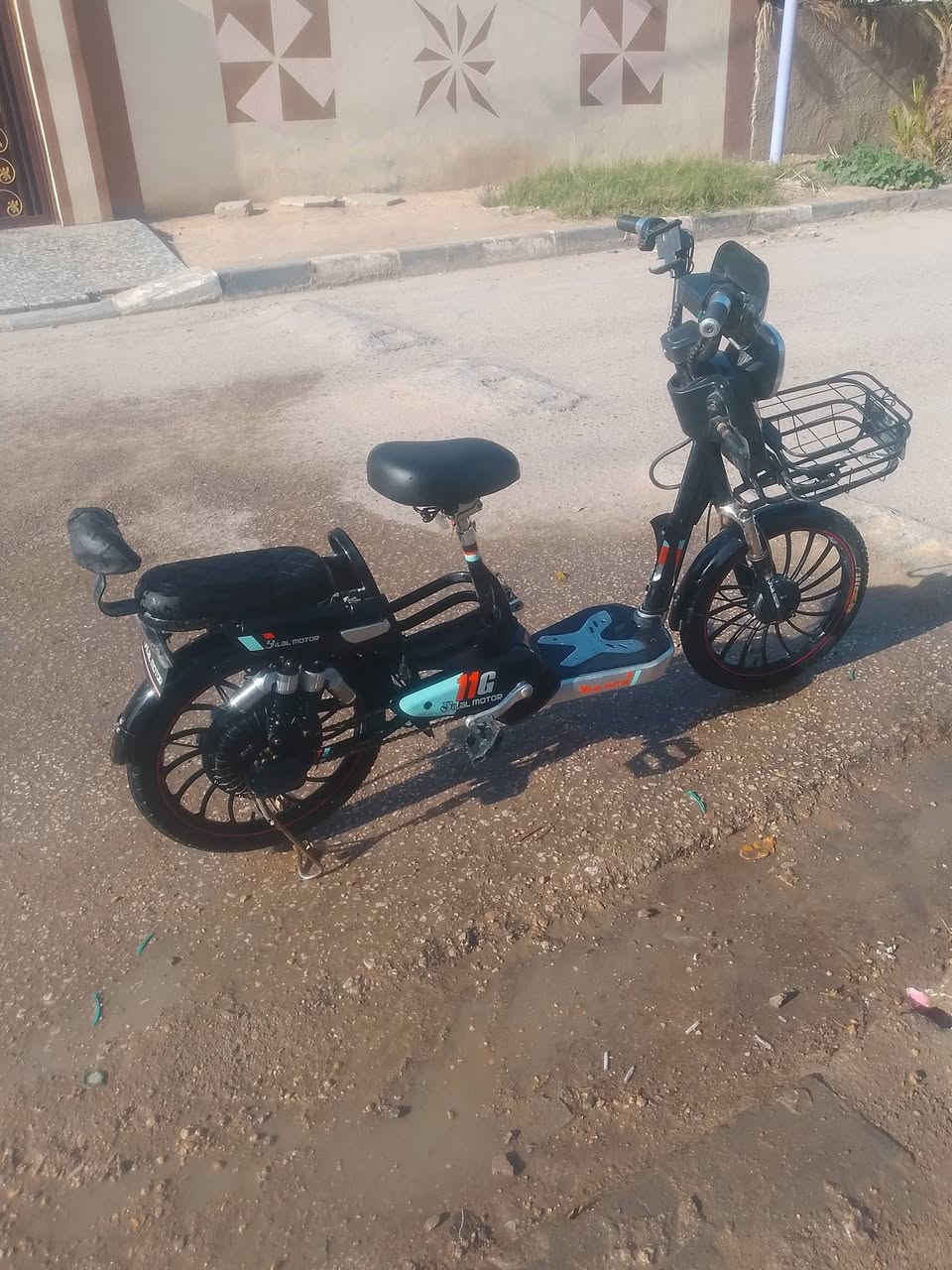 بايسكل شحن للبيع كلشي شغال بطاريات جديدة موديل 2025 بايسكل نظيف سعر300وبي مجال راسلني وبيك خير وتدلل ***********
