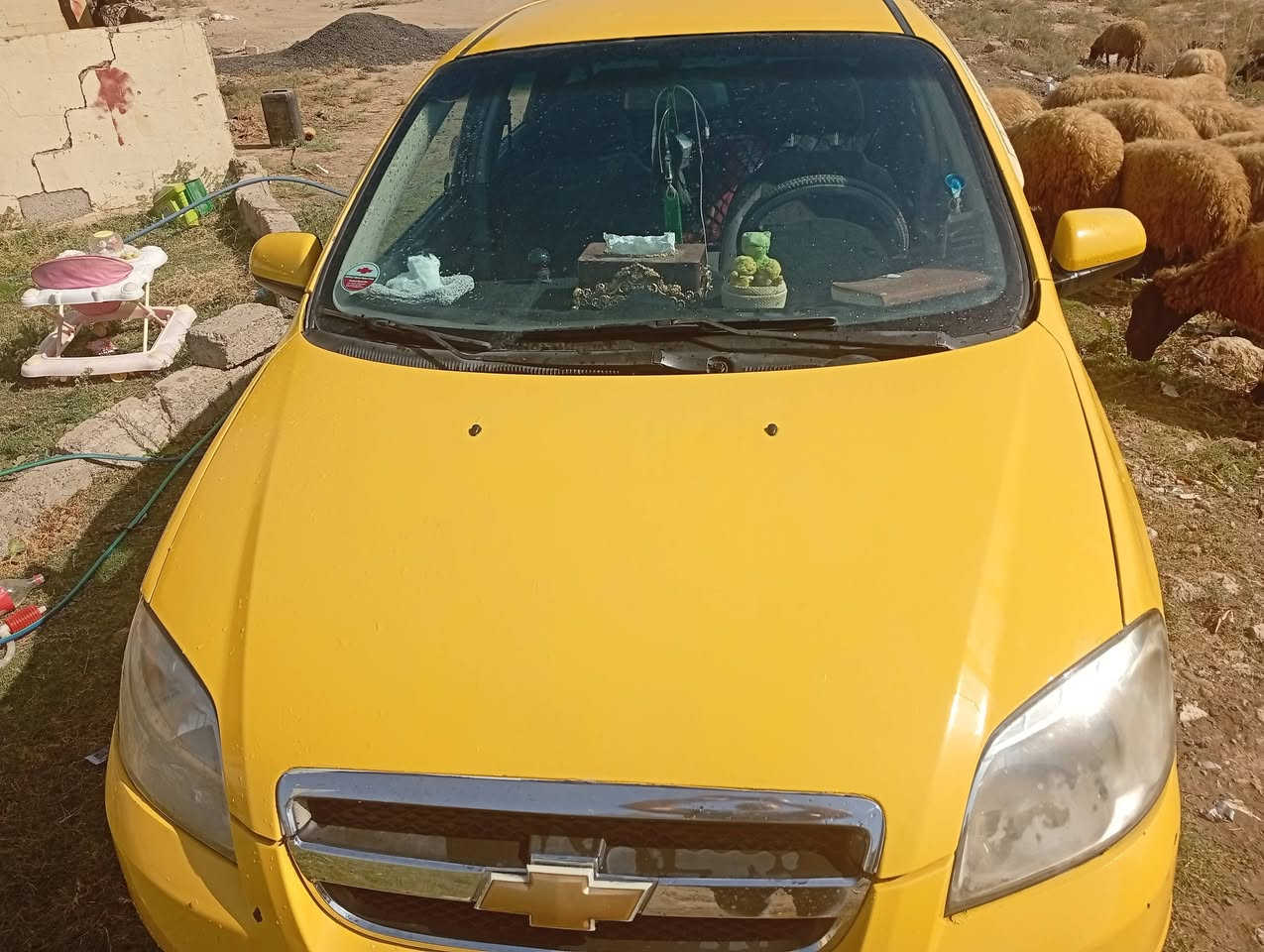 السلام عليكم افيو للبيع موديل 2009رقم نينوى احمر السياره عليها هيئه وغرامات هيئه 850غرامات 450ضررها حوض صندوق محرك يعوزو رنكات السياره طخمها جديد تخم تواير جديد كير شرط سياره جديده التواصل خاص ورقم تلفون ***********
