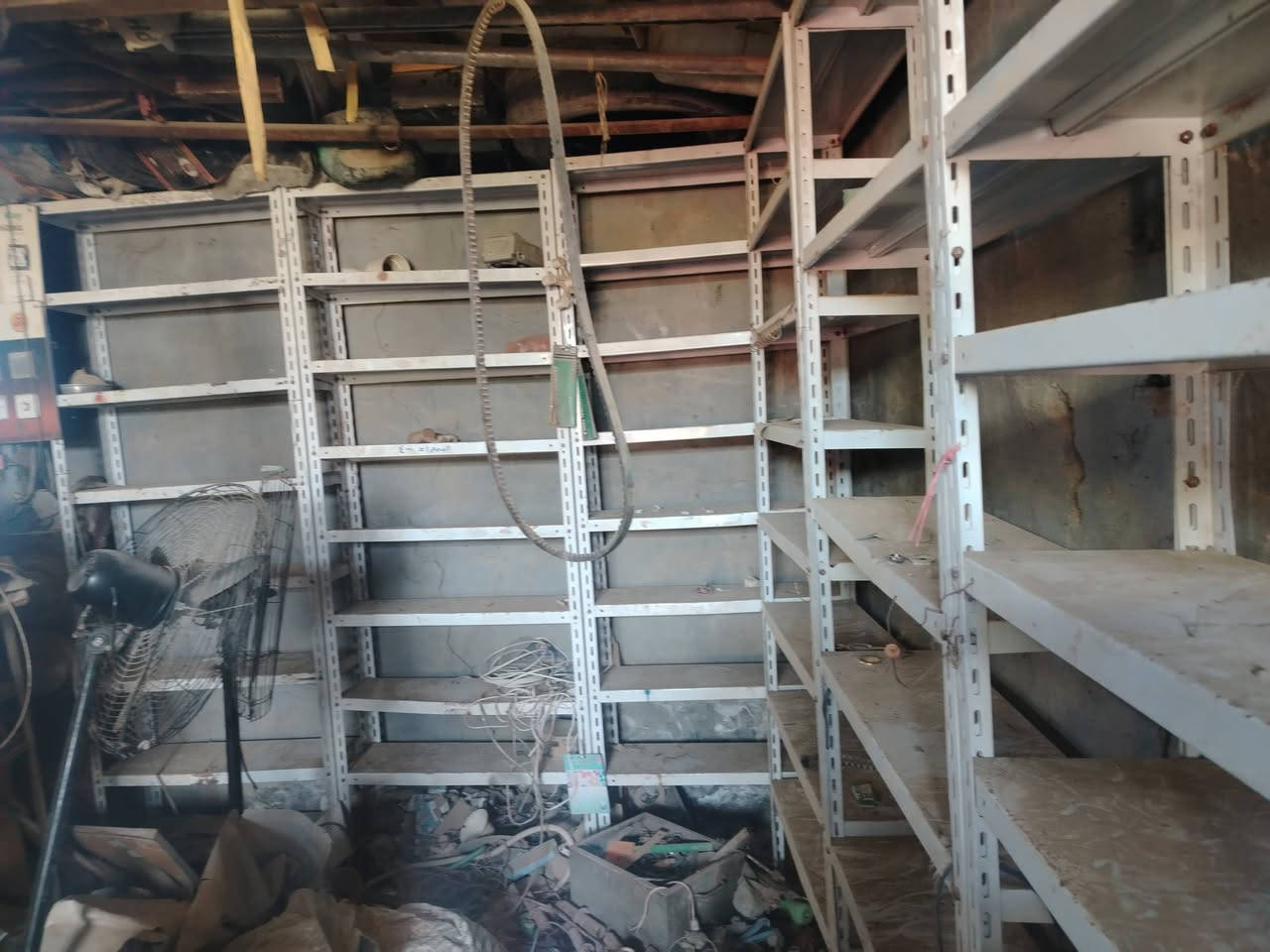 تصفية محل انشائية للبيع مع رفوف للبيع المكان نجف ناحية القادسية ***********
