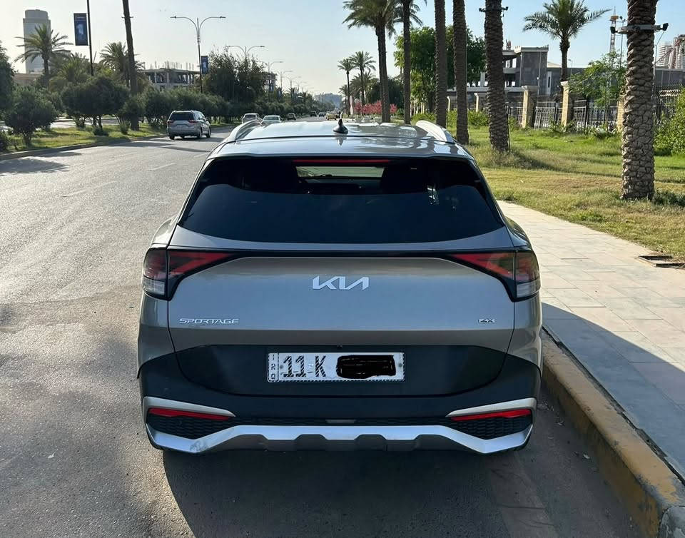 السلام عليكم 
للبيع كيا سبورتج EX 2024 نص فول مكينة 2500
- بصمة (تشغيل عن بعد)
- رادار امامي + جانبي 
- كاميرا خلفية دوارة
- كشنات امامية هيتر 
- كشن السائق كهرباء
- اوتو هولد
- شاحن وايرلس 
- كشنات جلد
- تبريد قطعتين 
السيارة مستوردها على ايدي
صور الحادث مرفقة   
ايرباك بردة فقط 
ماشية 39 الف 
رقم بعداد 
مكاني الدورة 
200$  
‎*********** متوفر واتساب

