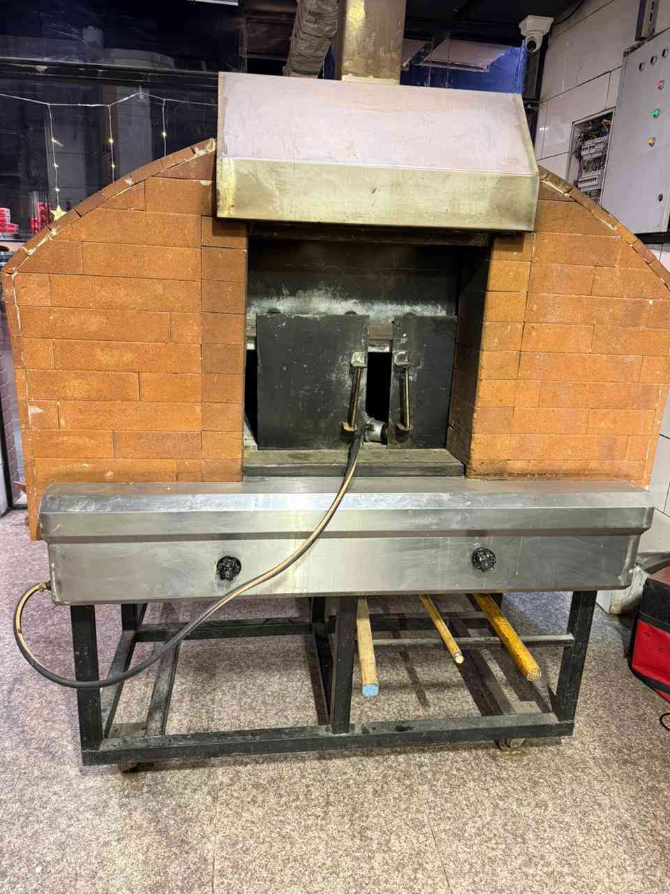 فرن بيتزا لحم بعجين حجر تركي من الداخل 
مكاني كربلاء
***********
