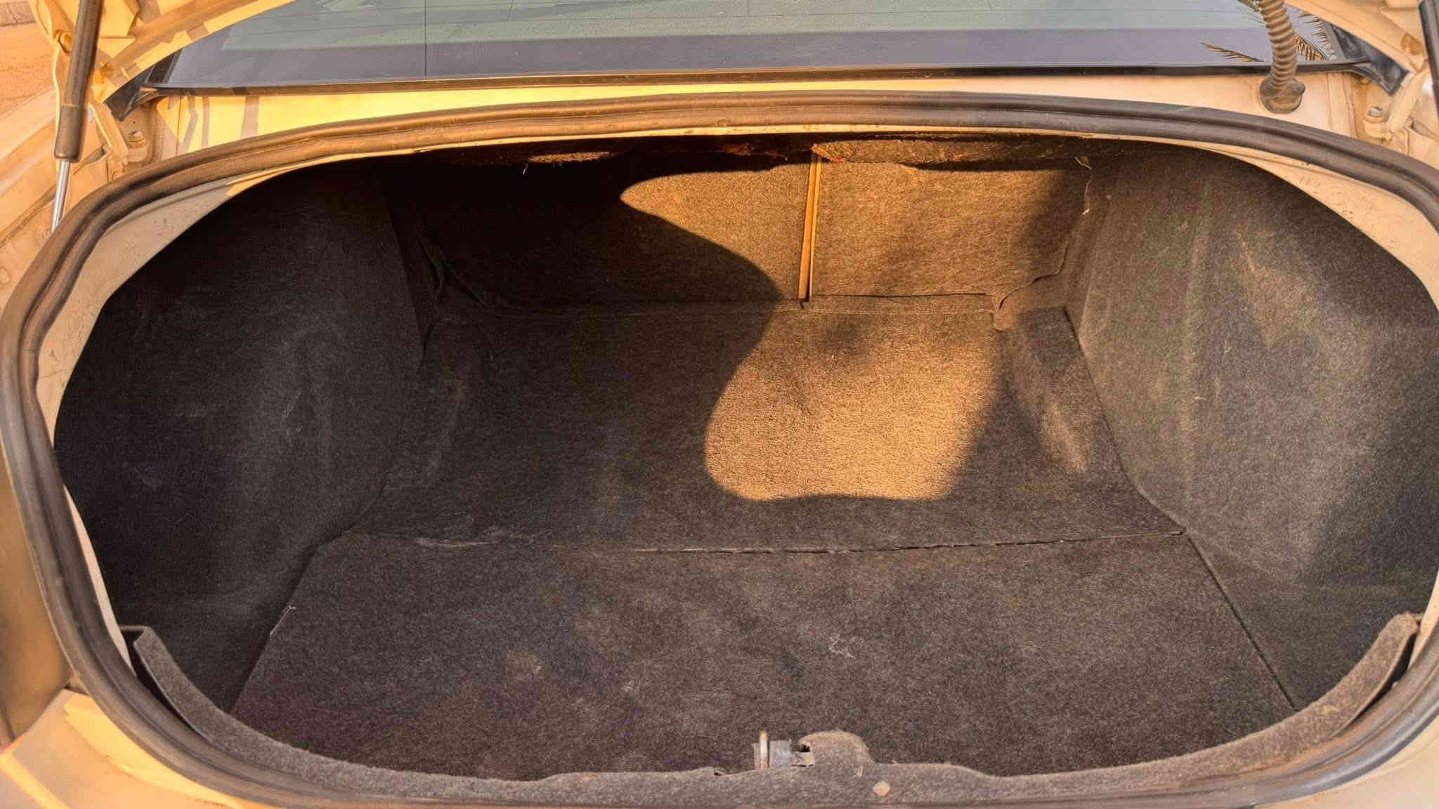 #للبيع_او_مراوس_حسب_القناعة
السلام عليكم🙋🏻‍♂️.

وينهم الي يريدون شي مناسب وجديد جبتلكم قطعة كلش حلوه ونضيفة😍.

دوج جارجر 2007 كلين تايتل V6 3.5 السيارة جديدة كلش 🤍.
السيارة ماشية 166500 كيلو 🔥. 

السيارة رقم سليمانيه الجديد وتحويل ثاني يوم والسيارة كير مكينة كلها بشرط السيارة مصرف واحد متصرف عليها والسيارة بالحقيقة احلا من الصور 💙. 

موصفاتها معروفة : 
( كشنات جلد وكهرباء — داخل عسلي —  تبريد قطعتين )

والسيارة اني خال عليها تخم تاير جديد ويل رالي ومحدث لايتات وبكلايتات  2010 😍.

السيارة مكانها بغداد السيدية 📍.

ولحد يقارنها بالمهجومات والي مشتغلات على الخط لان هل سيارة مال بيت وكلين 🔥.

السعر : 125$ وبيها مجال للطيبين🤍. 

للاستفسار اكثر : 
0773 783 4266
